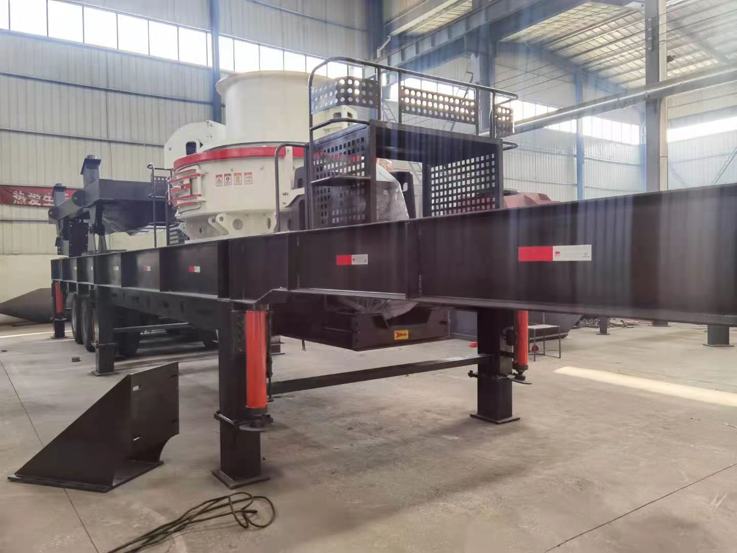 Мобильная ударная дробилка на колесном шасси