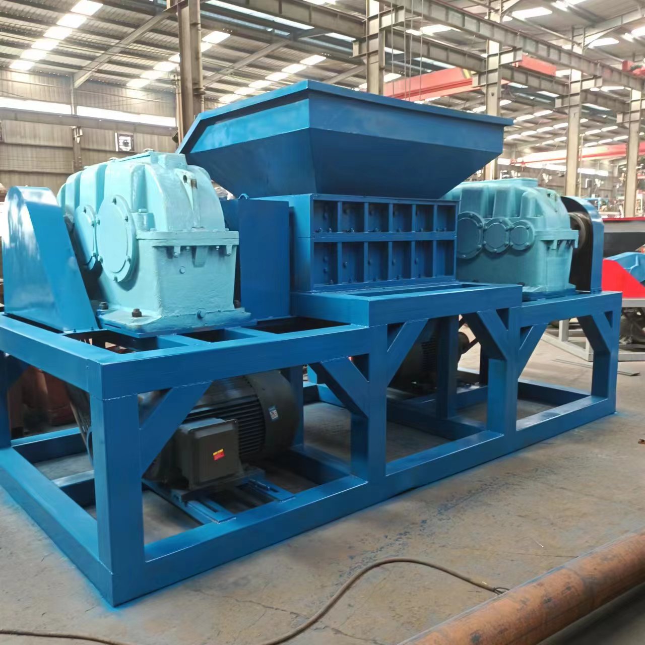 Двухвальный измельчитель